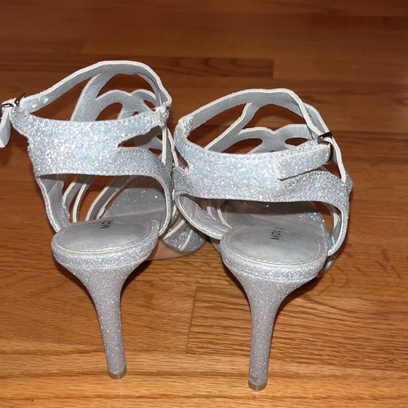 LIKE BRAND NEW silver high heels - Picture 4 of 4